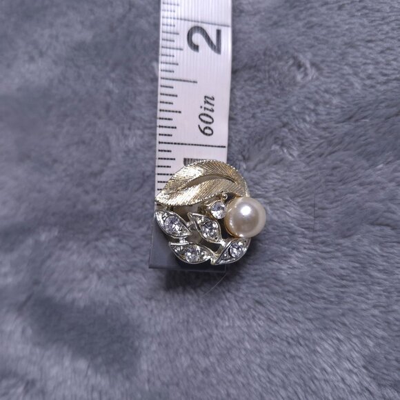Vintage Lisner Faux Pearl Rhinestone Leaf Design Screw-back Earrings Gold Tone - Picture 4 of 4